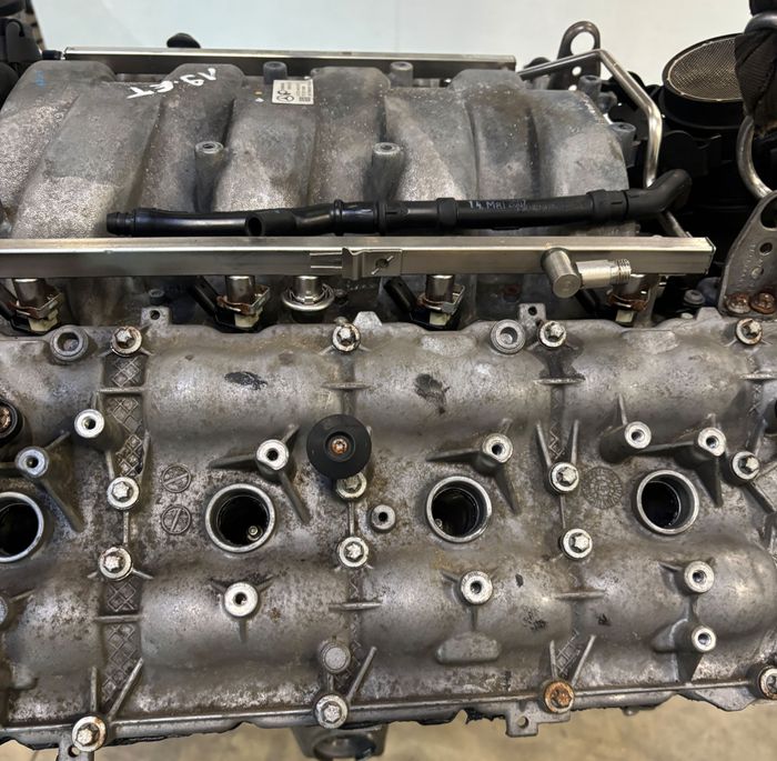 Vue moteur M273.968-273.968-M273 Mercedes-Benz 5.5L – pièce occasion