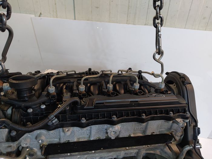Vue moteur D5244T17-D52 Volvo 2.4L – pièce occasion