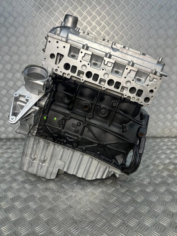 Moteur reconditionné Mercedes-Benz — Moteur reconditionné Mercedes-Benz Vito 2.1 - OM64