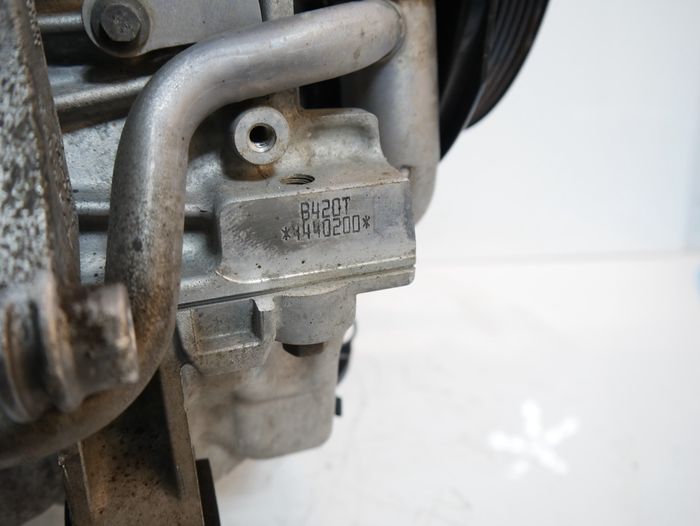 Vue moteur B420T-B42 Volvo 2.0L – pièce occasion