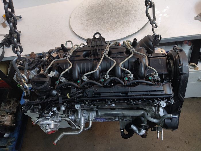 Vue moteur D5244T16-D52 Volvo 2.4L – pièce occasion