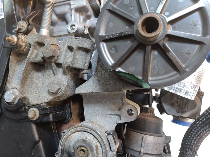 Vue moteur UFBA Ford 2.0L – pièce occasion