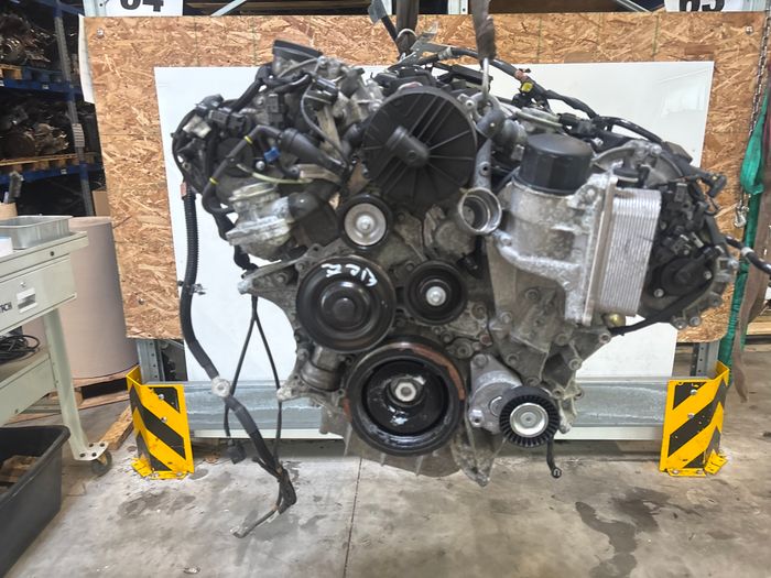 Moteur 273.966-M273.966-M273 Mercedes-Benz E (C207) 133 000 km – vue détail