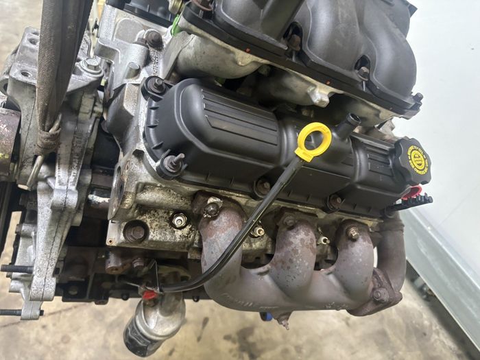 Vue moteur EGH Chrysler 3.3L – pièce occasion
